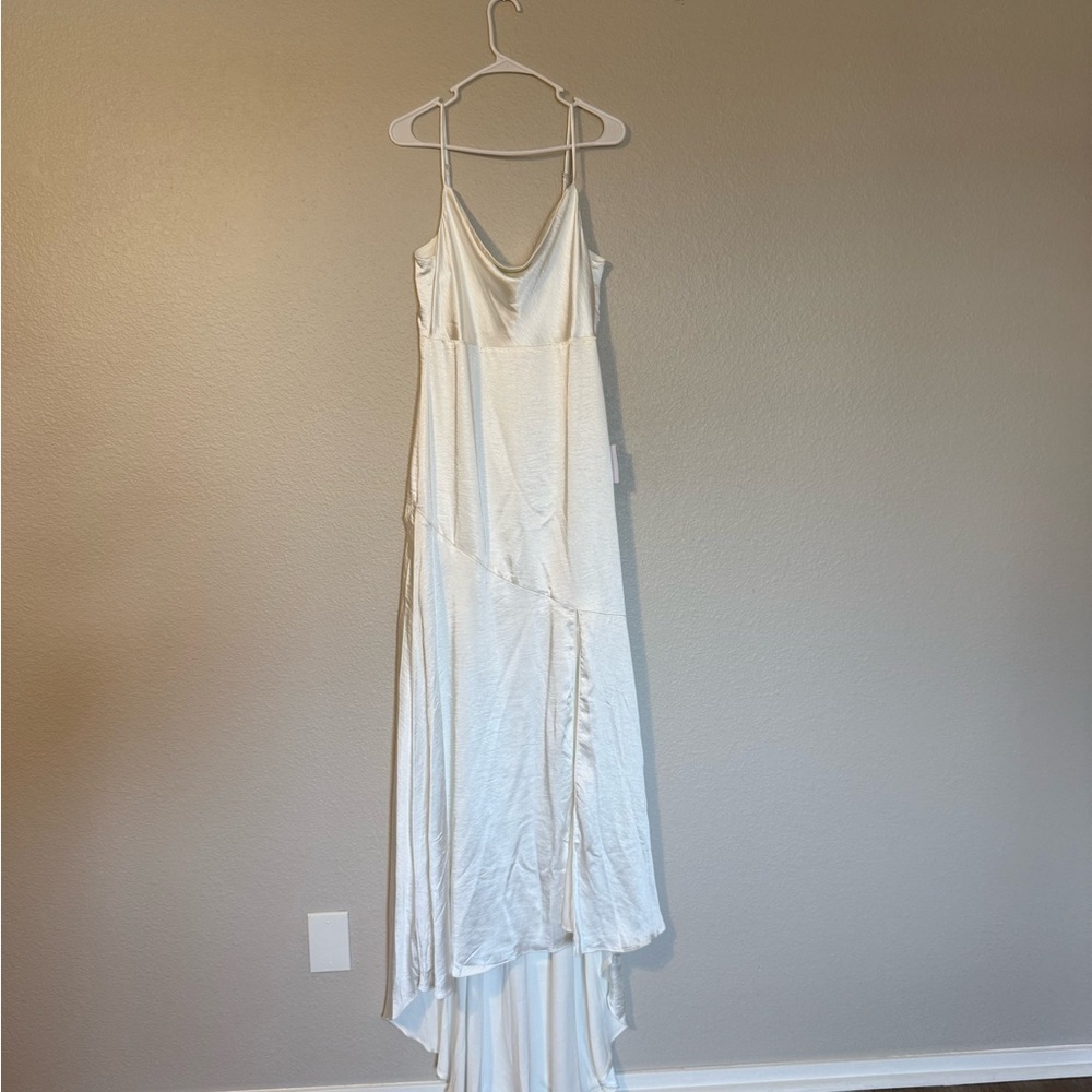NWT Lulus Passionate Allure Ivory Satin Backless Cowl
Neck Maxi Dress Size Large - Picture 4 of 14
